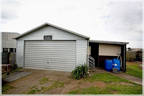 Photo of property in 17 Andresen Street, Foxton Beach, Foxton, 4815