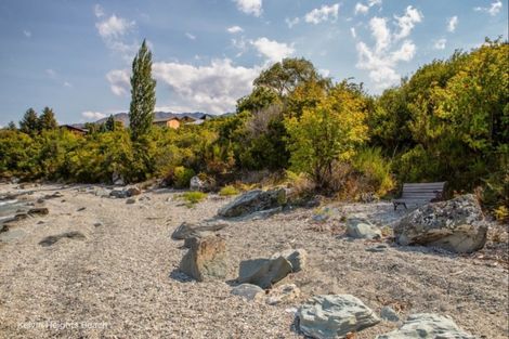 Photo of property in 62 Cedar Drive, Kelvin Heights, Queenstown, 9300
