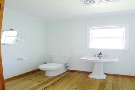 Photo of property in 42 Kervil Avenue, Te Atatu Peninsula, Auckland, 0610