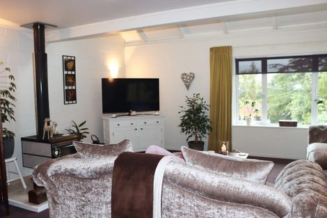 Photo of property in 18 Kauri Road, Waikanae, 5036