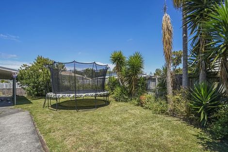 Photo of property in 68 Divich Avenue, Te Atatu South, Auckland, 0610