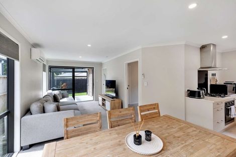 Photo of property in 12 Farmland Road, Papakura, 2110