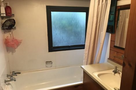 Photo of property in 6 Aries Place, Kawaha Point, Rotorua, 3010