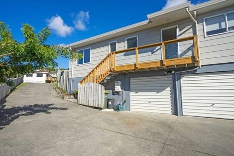 Photo of property in 68 Trias Road, Totara Vale, Auckland, 0629
