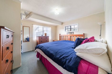 Photo of property in 6 Edelweiss Grove, Timberlea, Upper Hutt, 5018