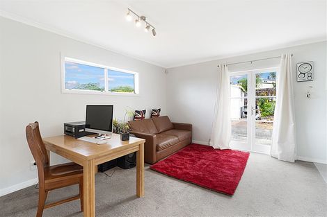 Photo of property in 42 Tiroroa Avenue, Te Atatu South, Auckland, 0610