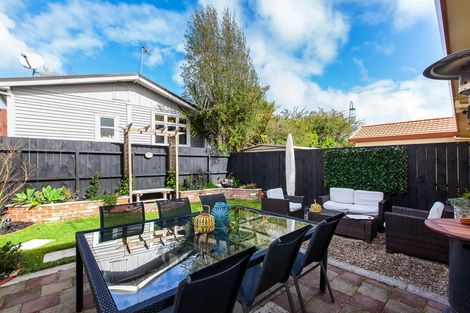 Photo of property in 3 Neta Grove, Henderson, Auckland, 0612