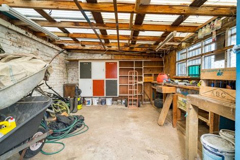 Photo of property in 129 Macandrew Road, South Dunedin, Dunedin, 9012