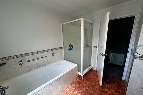 Photo of property in 2/88 Aviemore Drive, Highland Park, Auckland, 2010