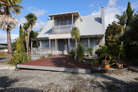Photo of property in 498 East Coast Road, Windsor Park, Auckland, 0630