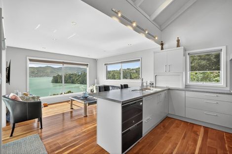 Photo of property in 303 Marine Drive, Charteris Bay, Lyttelton, 8971