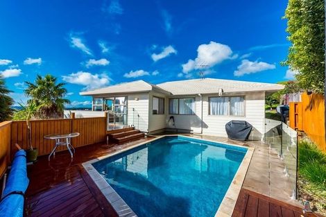 Photo of property in 13 Ballini Rise, West Harbour, Auckland, 0618