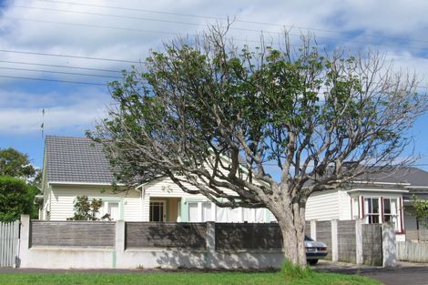 Photo of property in 2/118 Victoria Road, Devonport, Auckland, 0624