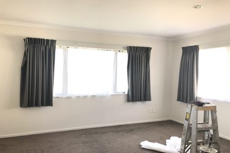 Photo of property in 16 Andover Way, Goodwood Heights, Auckland, 2105
