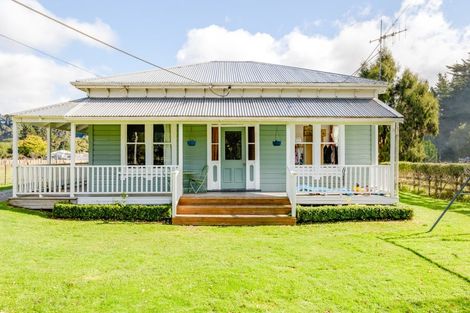 Photo of property in 37 Newman Road, Eketahuna, 4900