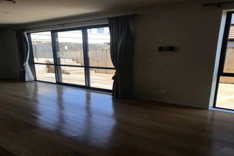 Photo of property in 98 Cardiff Road, Pakuranga, Auckland, 2010