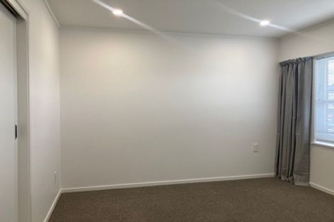 Photo of property in 1/2 Kurnell Drive, Botany Downs, Auckland, 2010