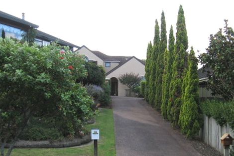 Photo of property in 2/5 Javelin Place, West Harbour, Auckland, 0618