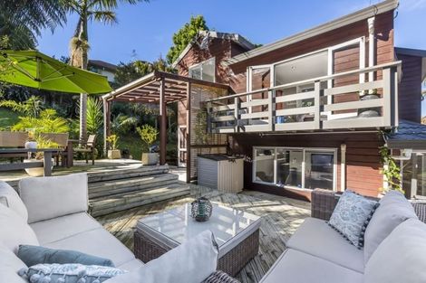 Photo of property in 2/9 Stitchbird Close, Murrays Bay, Auckland, 0630