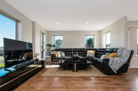 Photo of property in 47 Tiriwa Drive, Massey, Auckland, 0614