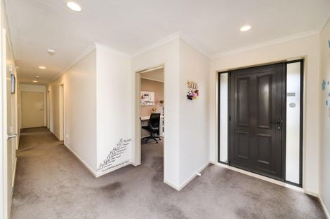 Photo of property in 1 Cleveland Heights, Kelvin Grove, Palmerston North, 4414
