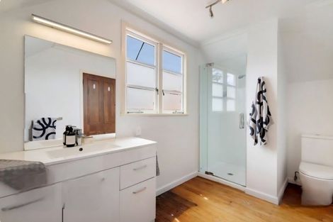 Photo of property in 31 Norwood Road, Bayswater, Auckland, 0622