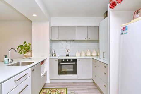 Photo of property in 2/272 Marine Parade, New Brighton, Christchurch, 8061