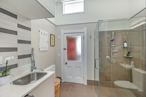 Photo of property in 214 Heatherlea Road East, Levin, 5571