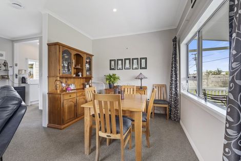 Photo of property in 52 Hinemoa Street, Paraparaumu, 5032