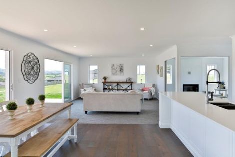 Photo of property in 34 Karoro Road, One Tree Point, 0118