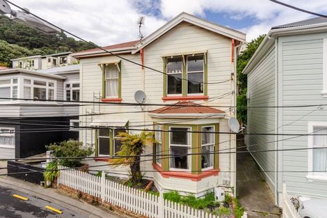 Photo of property in 4 Rixon Grove, Mount Victoria, Wellington, 6011