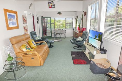 Photo of property in 31 Shortt Street, Foxton Beach, Foxton, 4815