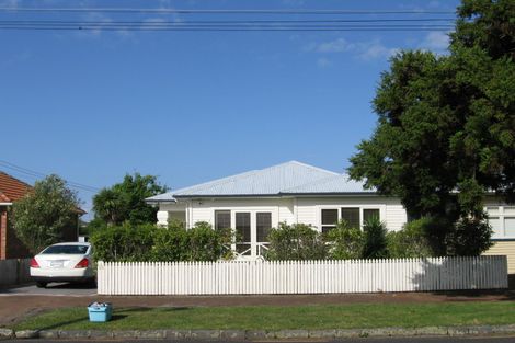 Photo of property in 25 Neville Street, Point Chevalier, Auckland, 1022