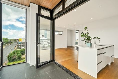 Photo of property in Frank Sargeson Apts, 403/74 Anzac Street, Takapuna, Auckland, 0622