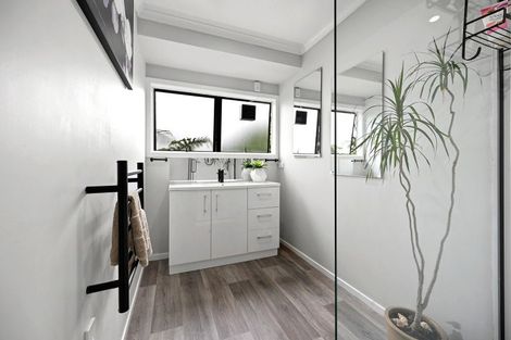 Photo of property in 5 Monique Place, Dinsdale, Hamilton, 3204