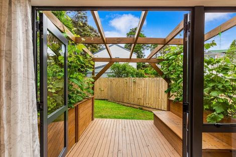 Photo of property in 9b View Road, Glenfield, Auckland, 0627