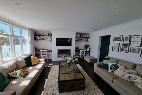 Photo of property in 1047 Whangaparaoa Road, Tindalls Beach, Whangaparaoa, 0930