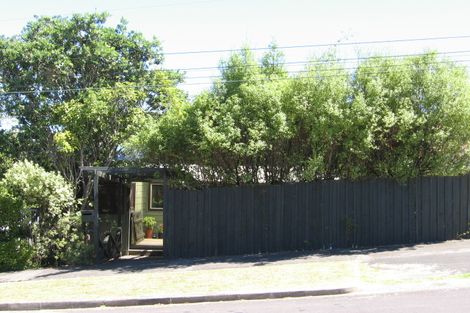 Photo of property in 1/15 Wernham Place, Northcote, Auckland, 0626