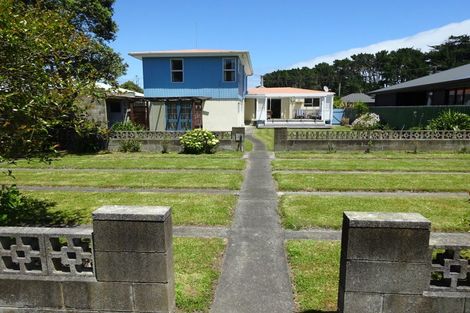 Photo of property in 7 Hennessy Street East, Foxton Beach, Foxton, 4815