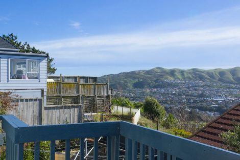 Photo of property in 8 Maraval Crescent, Grenada Village, Wellington, 6037