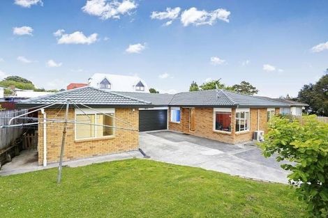 Photo of property in 2 Kelman Road, Kelston, Auckland, 0602