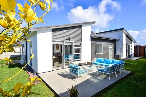 Photo of property in 37 Chadwick Place, Rototuna North, Hamilton, 3210