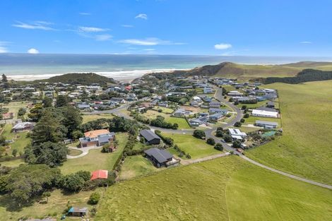 Photo of property in 4 Gillespie Drive, Baylys Beach, Dargaville, 0377