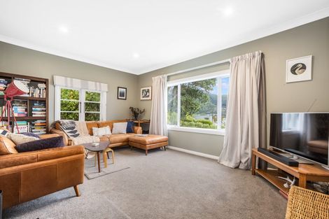 Photo of property in 15 Howard Road, Point Howard, Lower Hutt, 5013