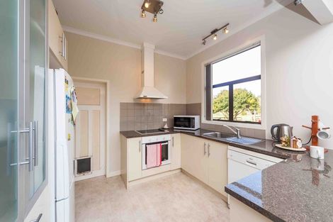 Photo of property in 190 Boord Crescent, Kumeu, 0891