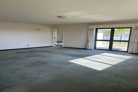 Photo of property in 135 Realm Drive, Paraparaumu, 5032