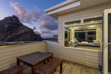 Photo of property in 47 Marine Parade South, Piha, 0772