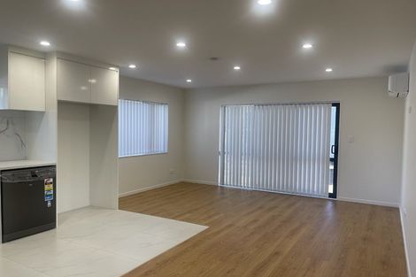 Photo of property in 16 Blue Way, Glendene, Auckland, 0602