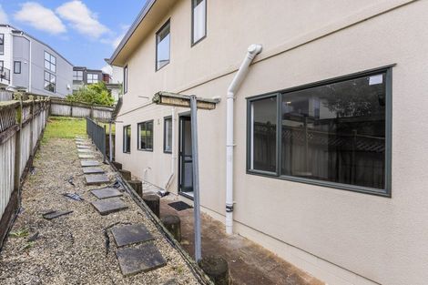 Photo of property in 2/14 Mossop Rise, Glenfield, Auckland, 0629