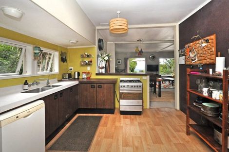 Photo of property in 42 Kauri Road, Laingholm, Auckland, 0604